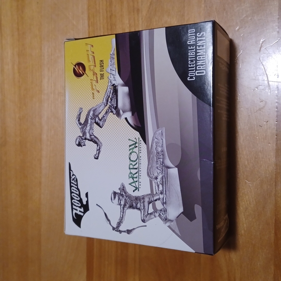 The Arrow Hoodies auto ornament - Picture 2 of 3